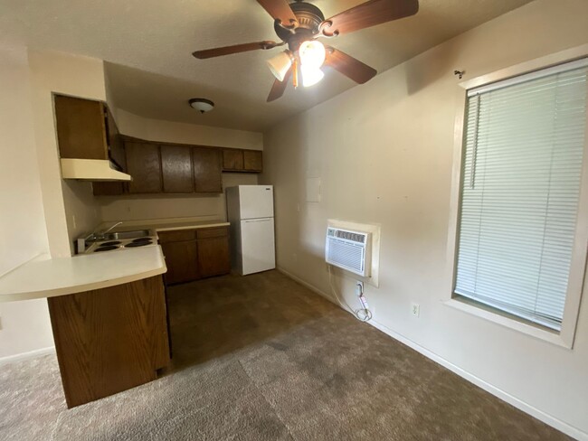 Building Photo - 1006 Markle