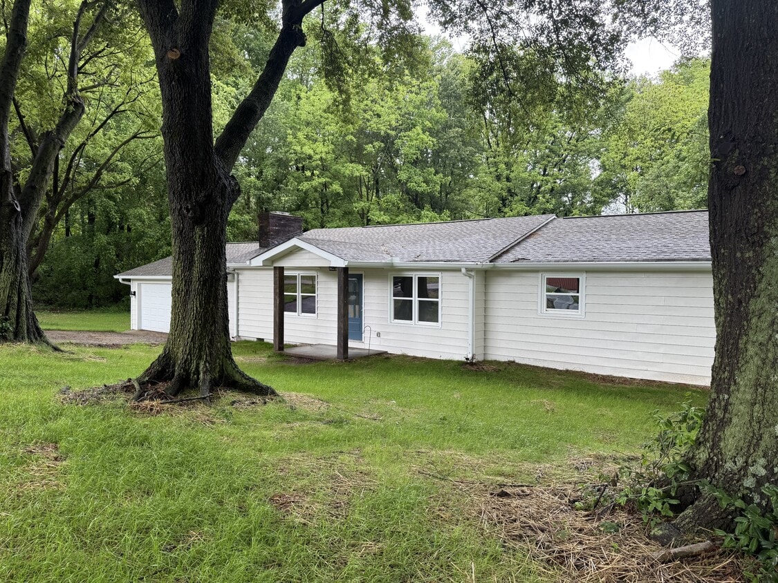 Primary Photo - 206 Donald Alexander Rd