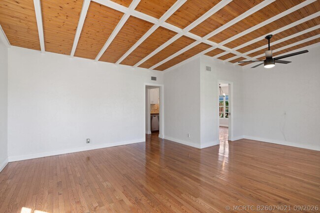 Building Photo - 215 Columbia Dr