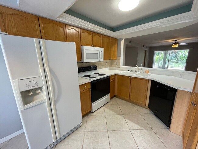 Building Photo - ANNUAL RENTAL - 2/2 CONDO IN PINE HAVEN