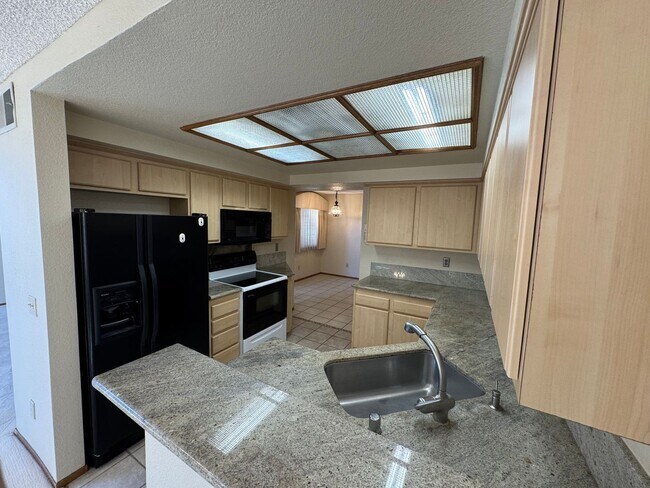 Foto del edificio - 6146 Linford Terrace