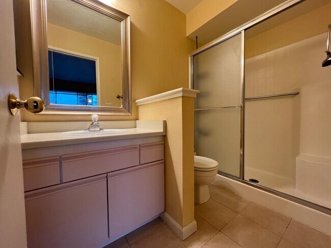 Building Photo - 2615 Oak Rd