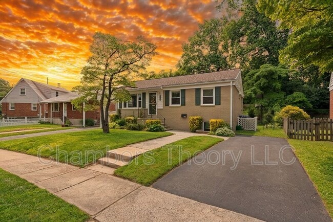 Photo - 3904 Lantern Dr House