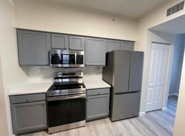 quartz counters - 9825 Baywinds Blvd