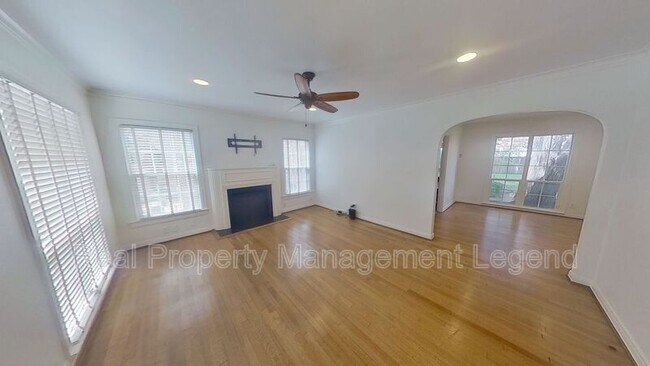 Foto del edificio - 5739 Kenwood Ave