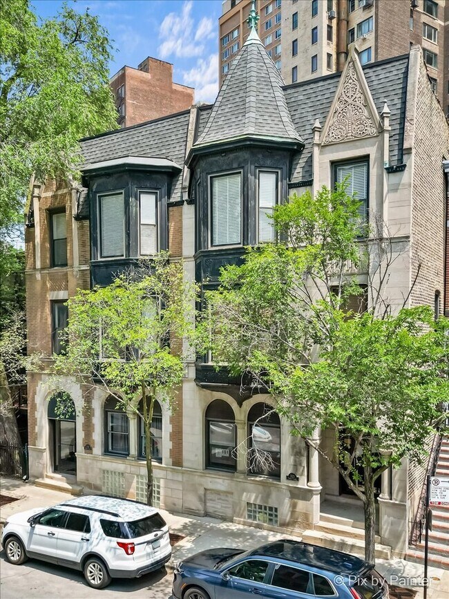 Building Photo - 2123 N Clark St