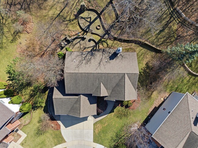 Building Photo - 715 Blue Ridge Dr