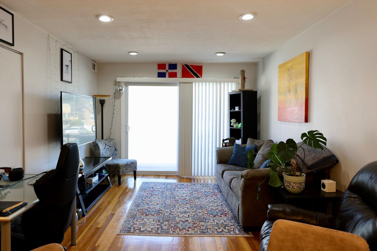 Primary Photo - 800 Hyde Park Ave