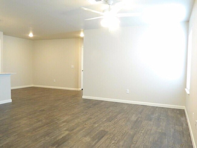 Foto del edificio - 2 Bedroom 2 Bath Duplex Near Tinker AFB