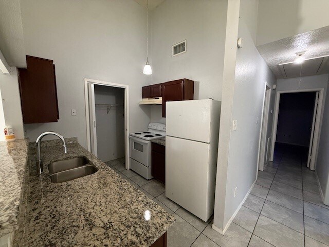 Foto del edificio - 22106 Moss Falls Ln