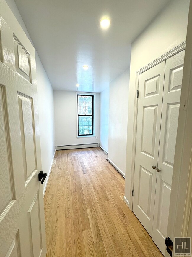 Building Photo - ---==NEW RENOVATION -- 3 Bed 1.5 BATH -- W...