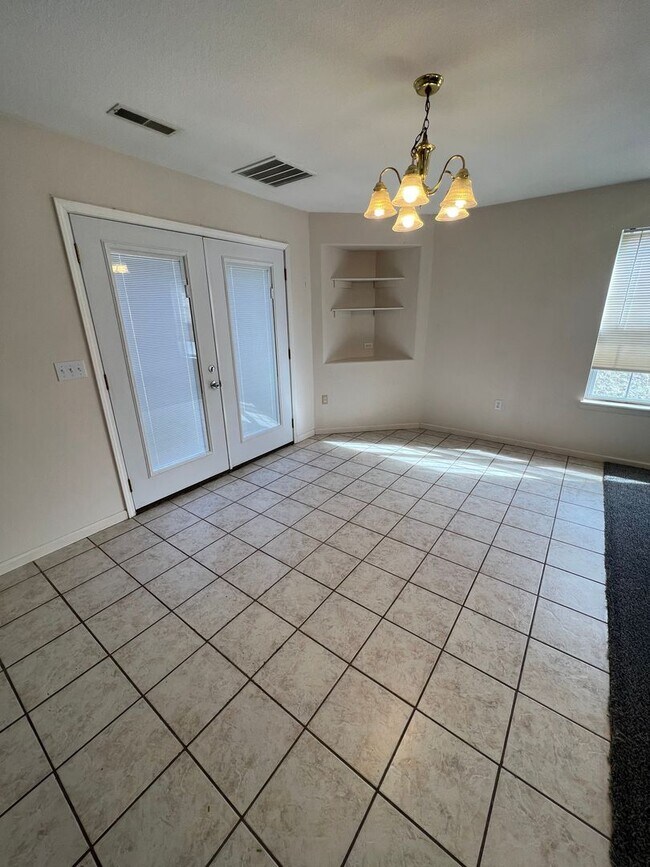 Building Photo - 4913-4915-4915 Kirk Hill Rd