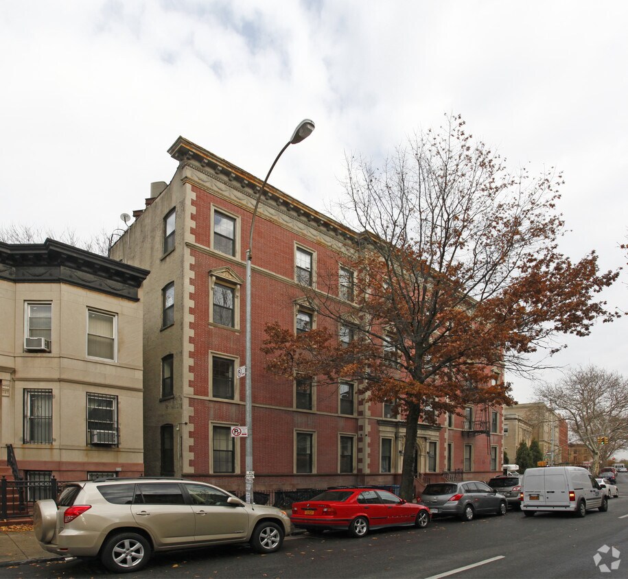 Foto del edificio - 707 Saint Johns Pl