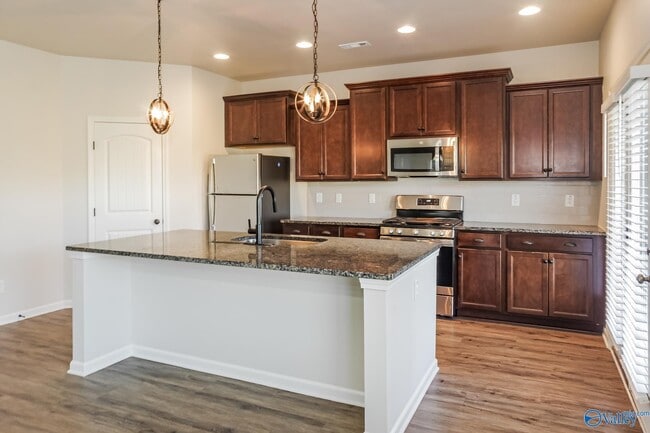 Building Photo - 213 Iron Cir