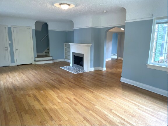 Building Photo - 2336 Riverside Dr NE