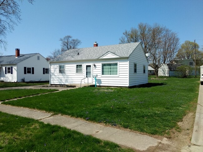 Building Photo - 3 Bedroom 1 Bathroom House