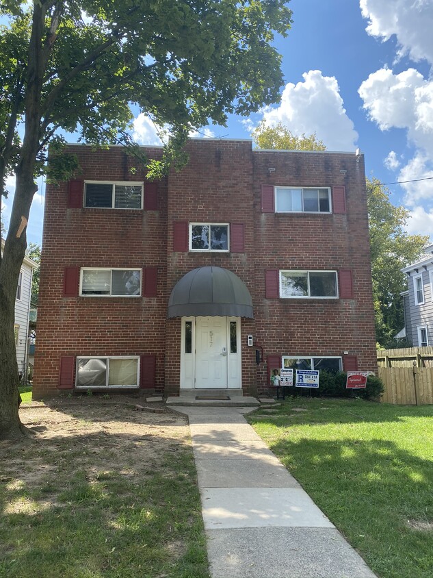 Front entrance - 517 Morgan Ave