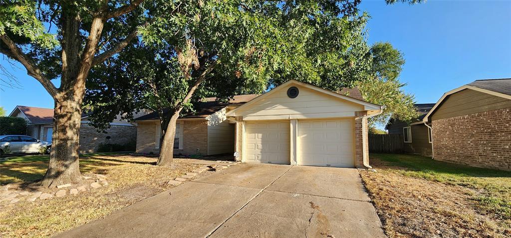 Foto principal - 16755 Maplemont Dr