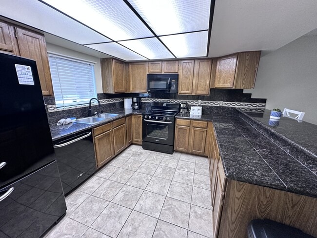 Building Photo - 201 Riverfront Dr