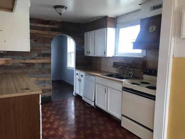 Building Photo - 8415 Oday Harrison Rd