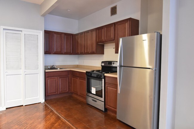 Foto del edificio - 306 E 105th St