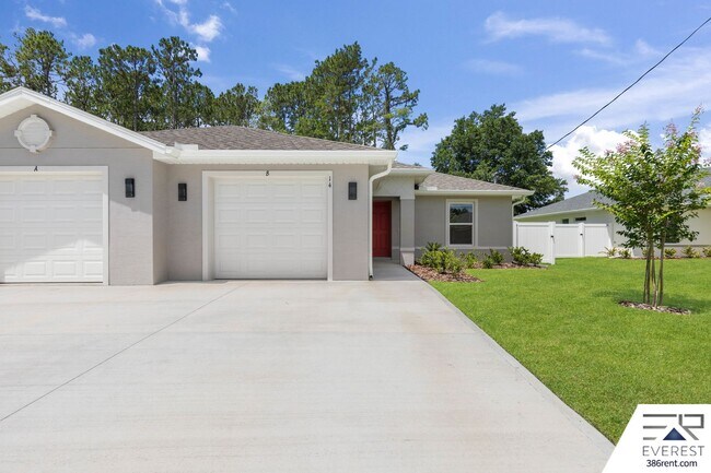 Foto del edificio - Brand New, fully fenced on a quiet cul-de-sac