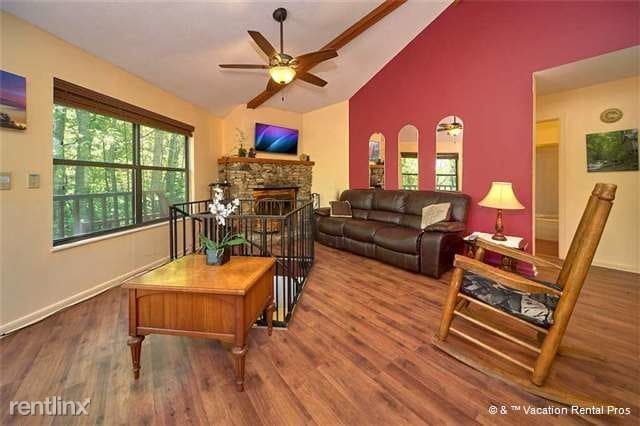 Primary Photo - 1052 Condo Dr