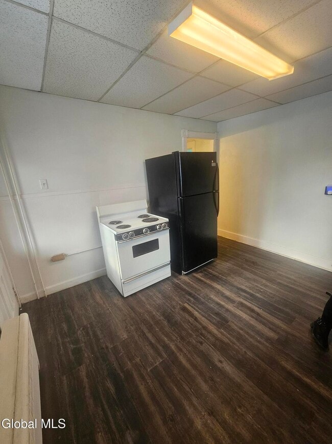 Building Photo - 40 Main St