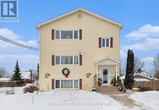 Building Photo - 174 Brockville St