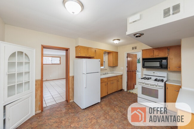 Building Photo - 20951 Morris Ave