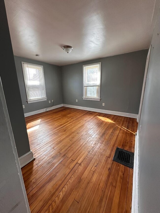Building Photo - 503 N Delaware St
