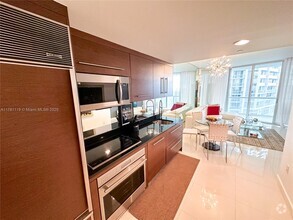 Building Photo - 495 Brickell Ave