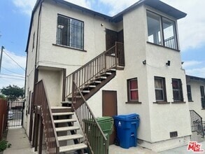 Building Photo - 900 W 69th St