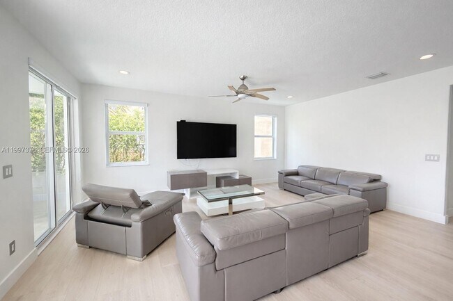 Foto del edificio - 3821 SW 167th Ave