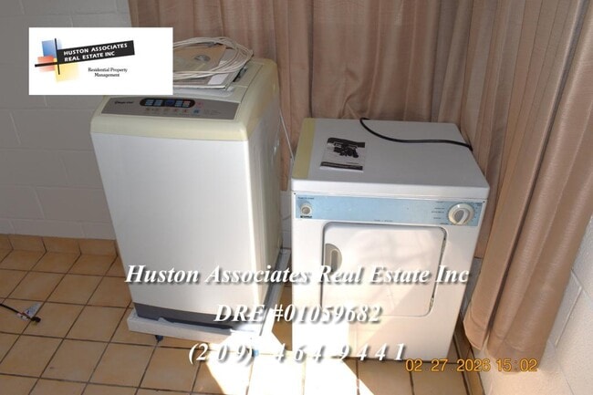 Building Photo - 868 W Euclid Ave