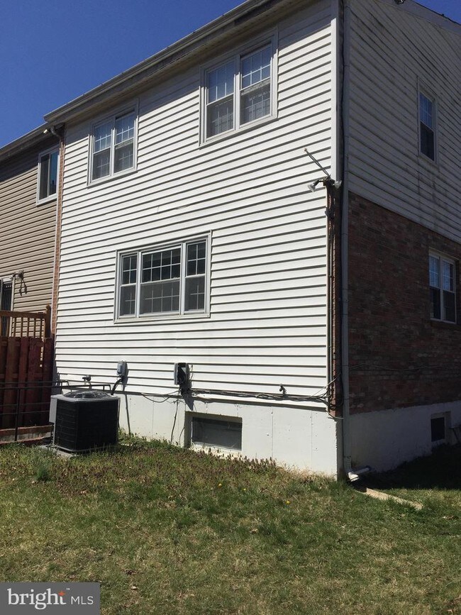 Building Photo - 15113 Kalmia Dr