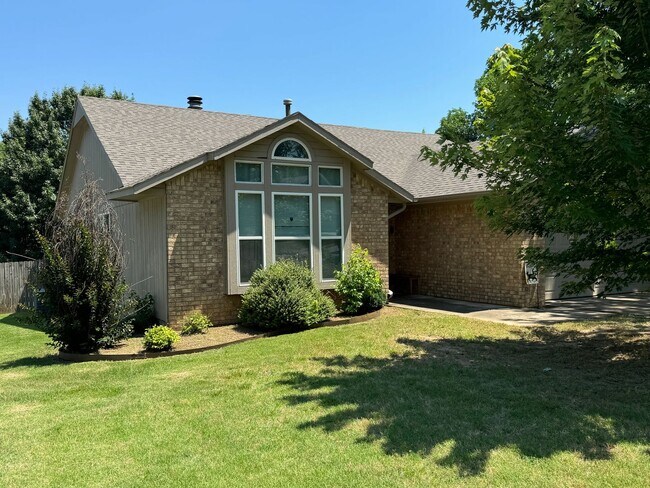 Building Photo - 3-Bedroom, 2-Bathroom Modern Home in East ...