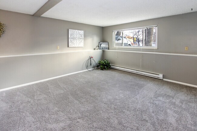 Building Photo - 602 Cherry St