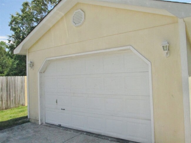Building Photo - 117 Foxlair Dr