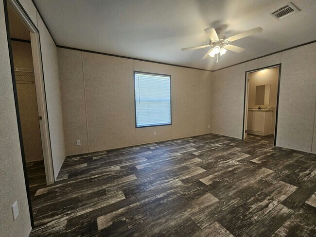 Foto del edificio - 6571 Hidden Oaks Dr