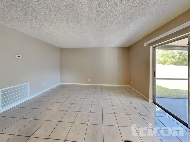 Building Photo - 16137 Ravendale Dr