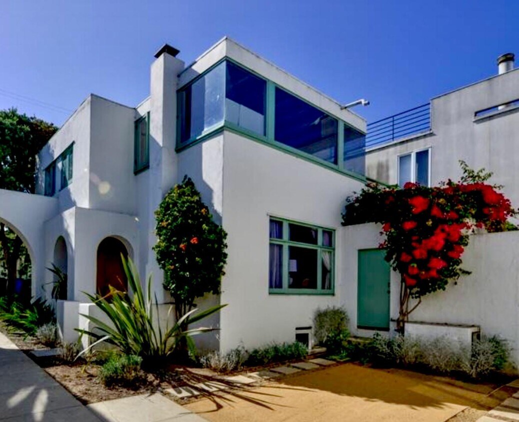 Courtyard view of unit - 140 Hollister Ave