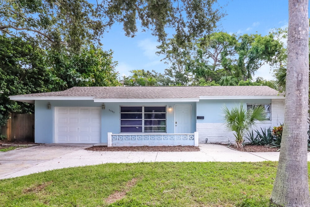 Foto principal - 5795 Hillside St
