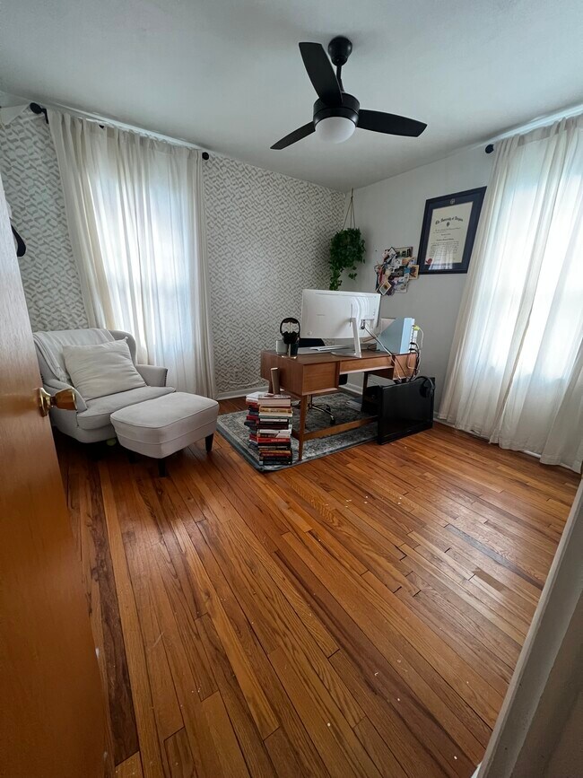 Foto del edificio - 723 W Angela Blvd