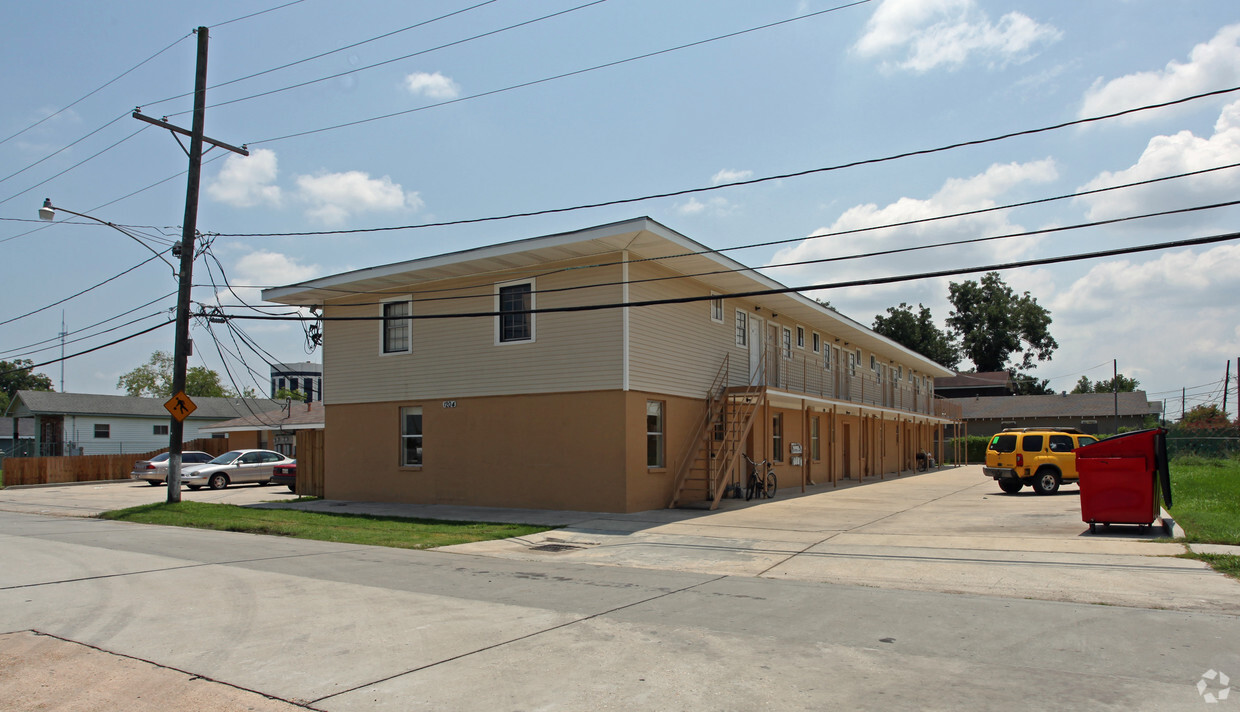 Primary Photo - 1204 Virgil St