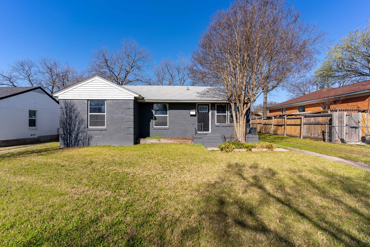 Primary Photo - 2233 San Pablo Dr