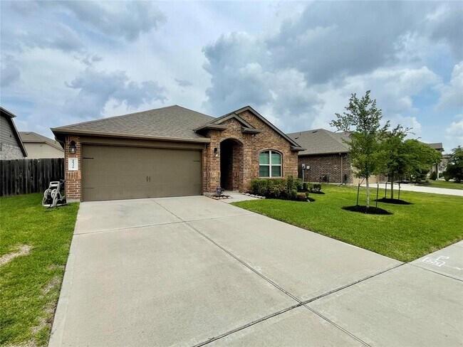 Building Photo - 18326 Pin Oak Lake Dr