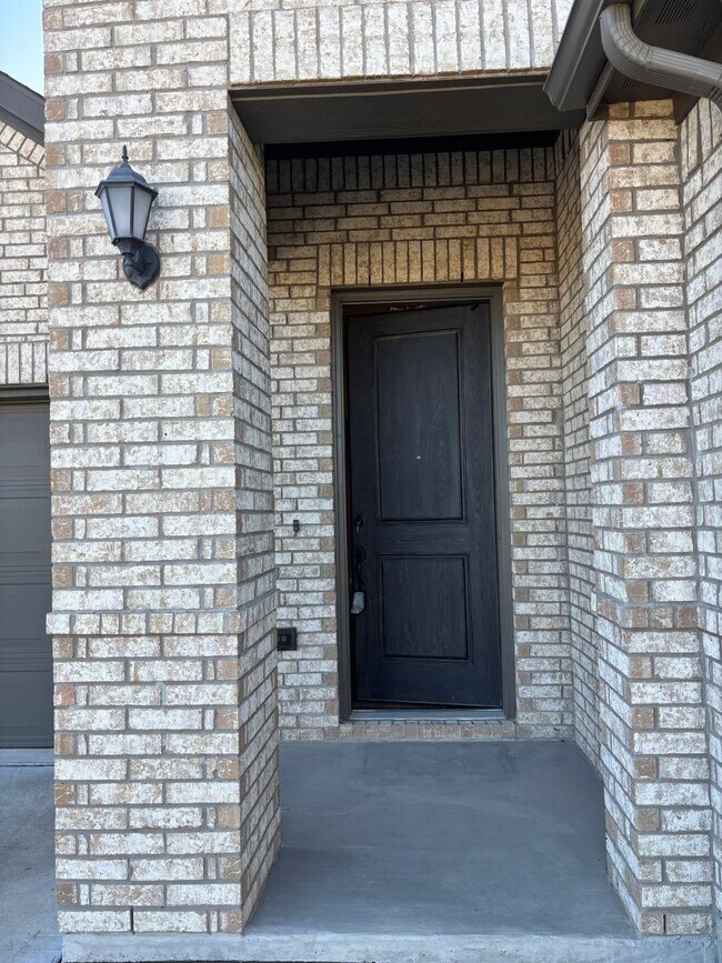 Building Photo - Welcome to Your Next Home in the Sought-Af...
