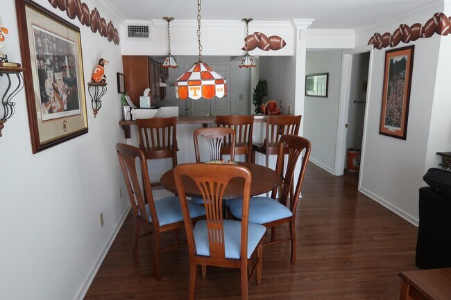 Building Photo - Game Day Condominiums- 1bd/1ba- Fully Furn...