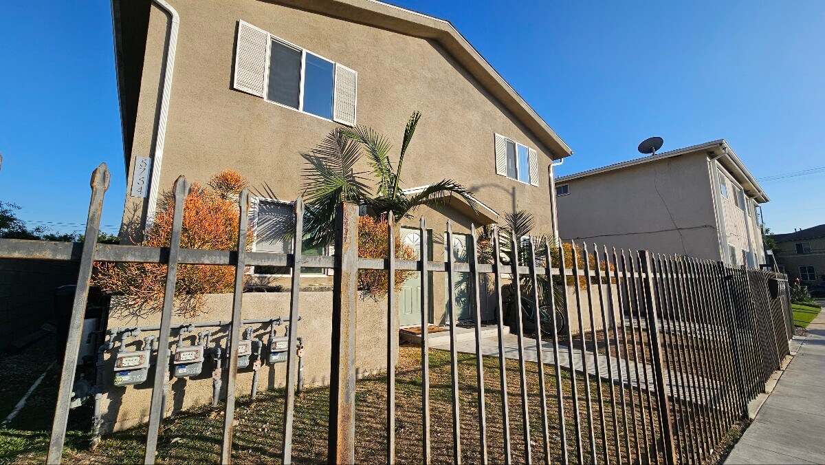 Foto principal - 5754 10th Ave